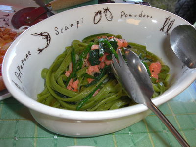 ほうれん草とサーモンのパスタ