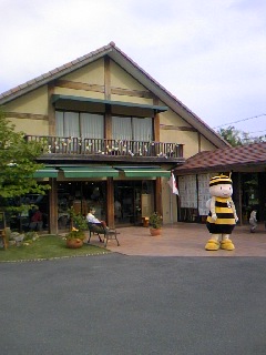9 長坂養蜂場のお店