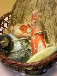 23 ホテル夕食（焼き蟹とサザエのつぼ焼き）