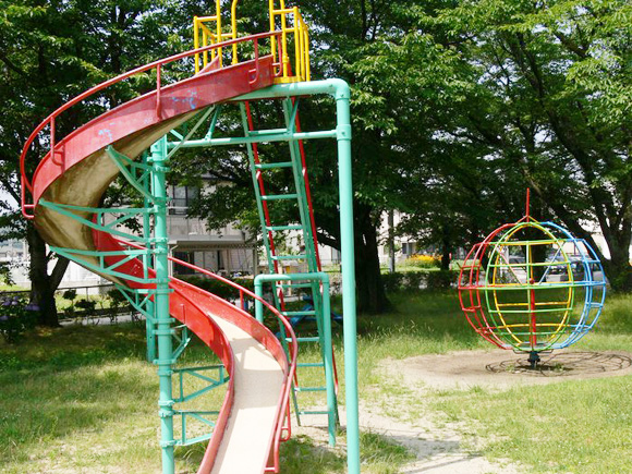 東公園
